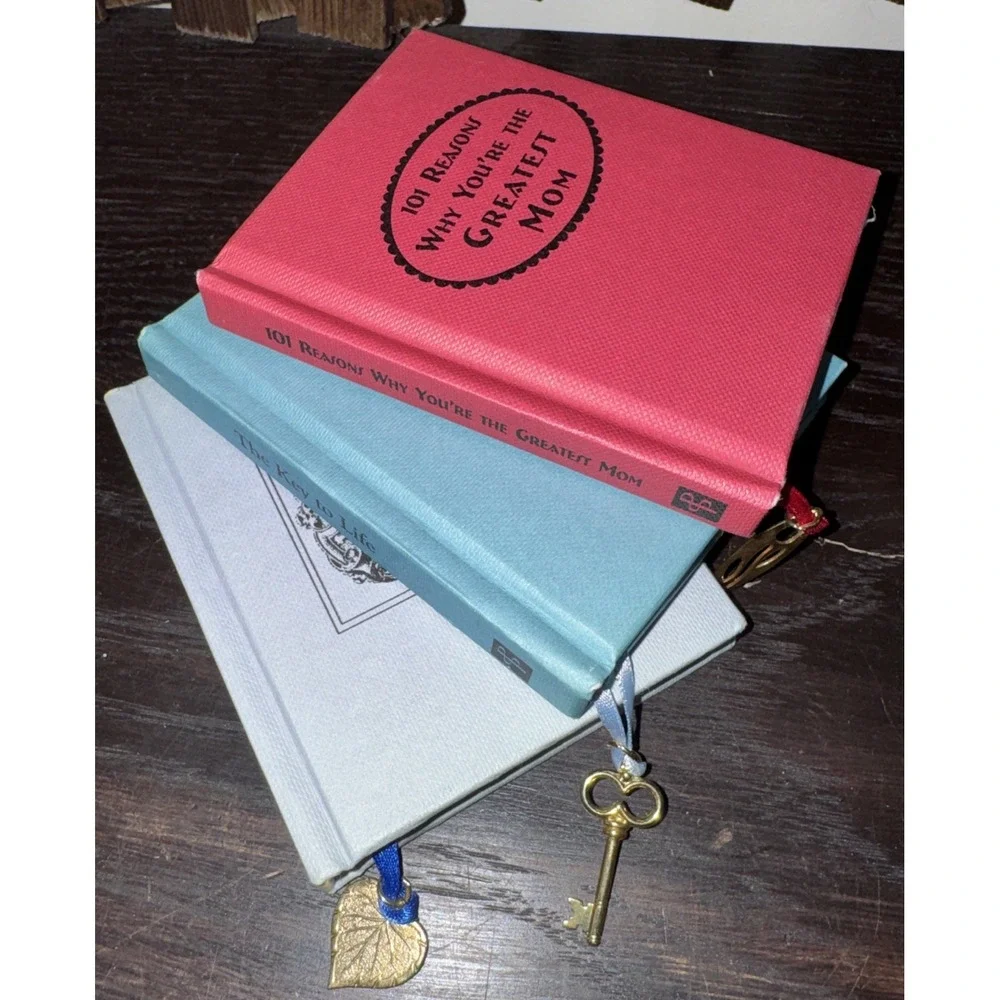 Vintage Set Of 3 Hardcopy Hardcover Mini‎ Books. 3.25